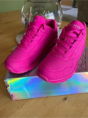 🩷🩷🩷Skechers Women's Neon Pink Platform Lace-Up Sneakers Size 8🩷🩷🩷